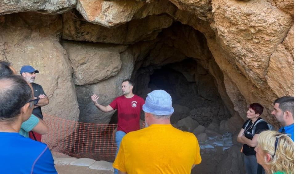 Visita al jaciment arqueològic de la Cova Gran