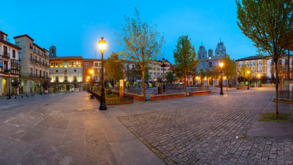 Espacios de la noche: Arquitectura iluminada