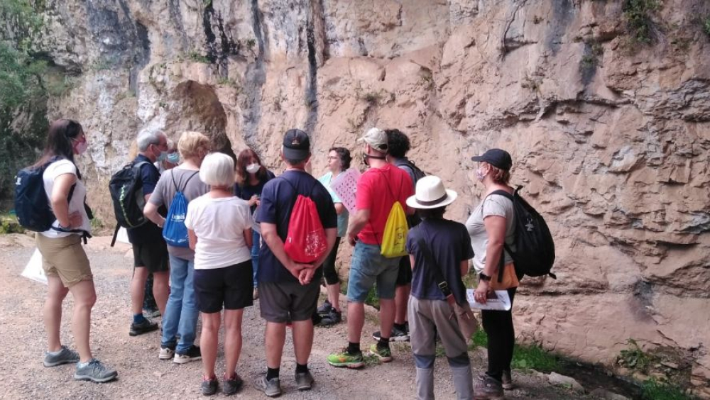 Descobreix la natura del Parc Prehistòric de les Coves Toll