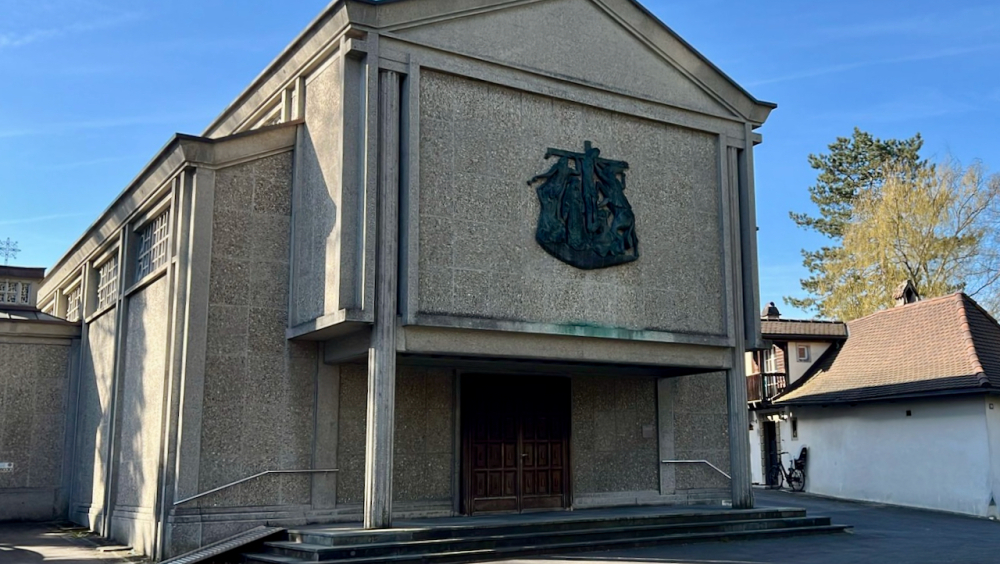 UNE ARCHITECTE CONFRONTÉE AU CLERGÉ