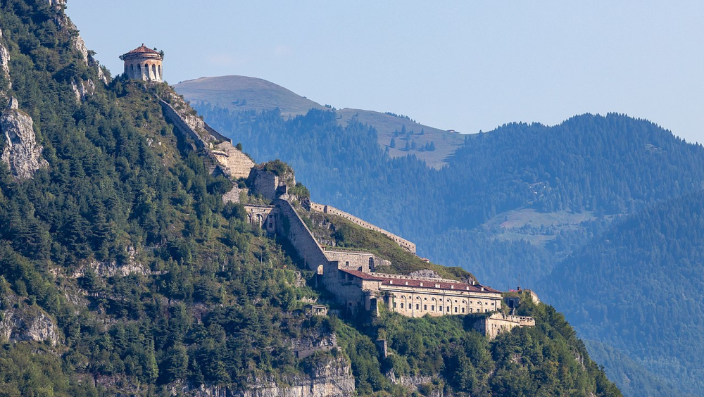 FORTEZZE APERTE: Passeggiata storica alla Rocca d'Anfo. Un viaggio tra architettura e memoria.