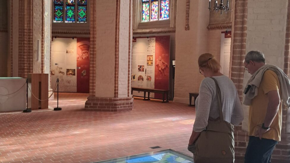 Zwiedzanie wystawy „Bolesław Chrobry Z POZNANIA po władze i koronę” z kartami pracy Organizator