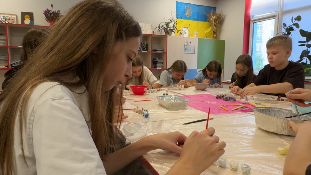 Painting clay figures