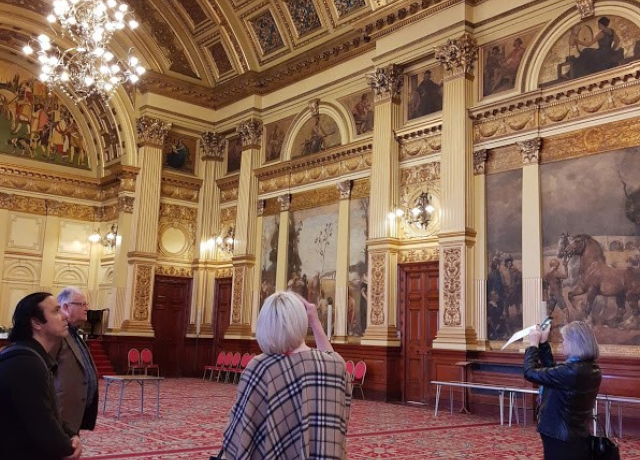 Polish tour of Glasgow city chambers