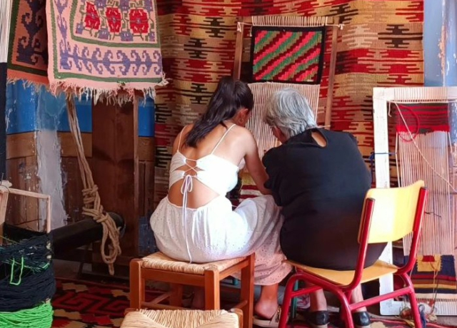 women waiving together - European Heritage Days Story 2024