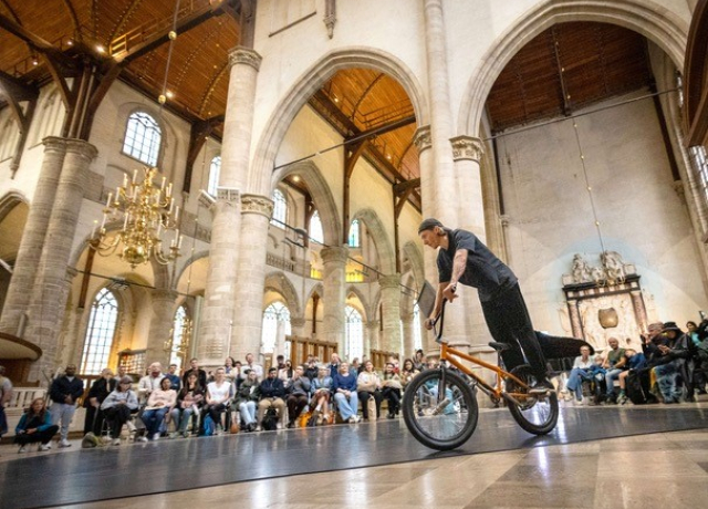 A musical and physical performance between monument, organ, piano and BMX freestyle artist Open Monumentendag Rotterdam 2025