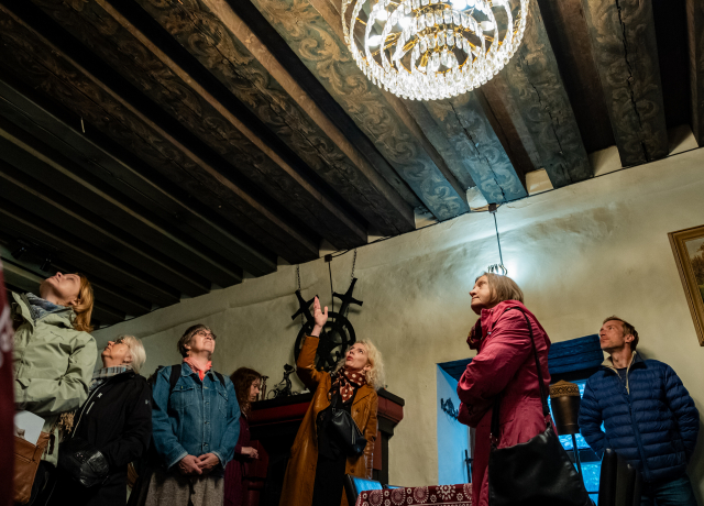 Picture Excursion following historical beamed ceilings in Tallinn. Photo: Aron Urb, 2023.