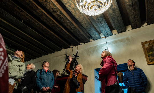 Picture Excursion following historical beamed ceilings in Tallinn. Photo: Aron Urb, 2023.