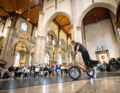 A musical and physical performance between monument, organ, piano and BMX freestyle artist Open Monumentendag Rotterdam 2025