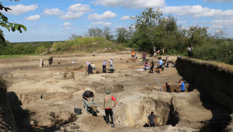 Vukovar PRESENTATION OF THE SYSTEMATIC ARCHAEOLOGICAL RESEARCH OF VUмEDOL.jpg