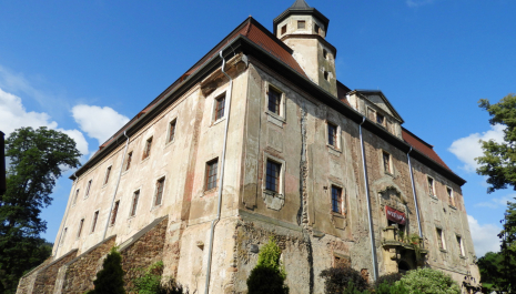 The Palce Struga photo - renaissance castle-the Czetras family-Bonemians-Czechs-who became Poles to eventually become Austrinas and Prussians