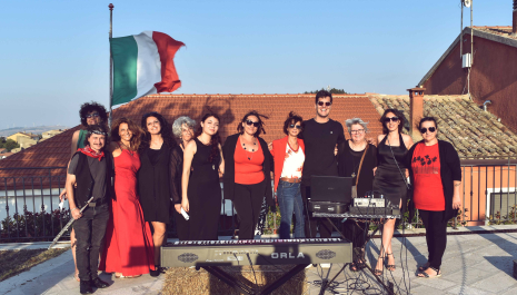  La cattiva educazione (𝙎𝙩𝙤𝙧𝙞𝙚 𝙙𝙞 𝙛𝙞𝙣𝙩𝙖 𝙥𝙖𝙘𝙘𝙞̀𝙖, 𝙙𝙞 𝙞𝙣𝙩𝙚𝙧𝙣𝙖𝙢𝙚𝙣𝙩𝙤 𝙫𝙚𝙧𝙤 𝙚 𝙙𝙚𝙡𝙡𝙖 “𝙛𝙤𝙡𝙡𝙞𝙖 𝙨𝙖𝙡𝙫𝙞𝙛𝙞𝙘𝙖”...)  un progetto  partito ufficialmente il 21 agosto nell’ambito dello  Sponz Fest 2023 e nato perchè  la  casa natale di Pasquale 𝐒𝐓𝐈𝐒𝐎, intellettuale impegnato,  grazie a un accordo tra il genero di Stiso, dott. Carlo Tedeschi e il Comune è oggi La casa di Rachele e  e Angela sede di  un centro di accoglienza per le donne vittime di violenza 