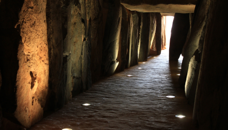 vista general del interior del Dolmen de Soto
