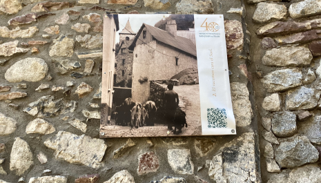 La exposición de fotografías nos ayudan a seguir un itinerario y conocer los modos de vida en San Juan de Plan hace 40 años. 