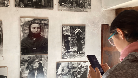 Observando las fotografías podemos descubrir  cómo era la vida de las mujeres en San Juan de Plan hace 100 años. 