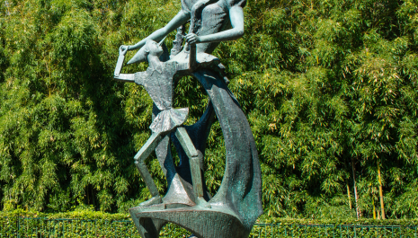 “Pinocchio and the Fairy” by Emilio Greco, Pinocchio Park, Collodi (PT, Italy)  © Fondazione Nazionale Carlo Collodi