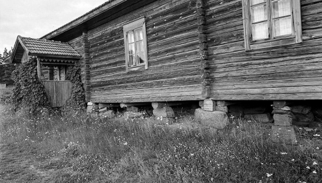 The main building of Klooti. Old picture