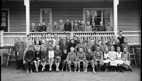 Näyttely: Kurkistus Palokan historiaan