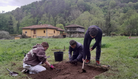 Excavación arqueológica en el monasterio de Lapedo