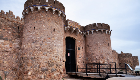 "Historic gateway of Onda Castle with medieval stone towers."