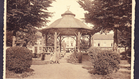 Een kiosk in cementrustiek