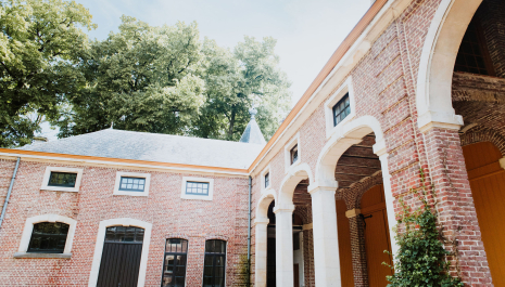 Koetshuis kasteel van Poeke