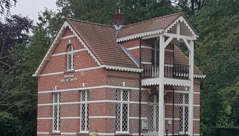 Op stap met de witheren als pastoor van Merksplas