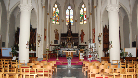 'En route' door de Sint-Denijskerk