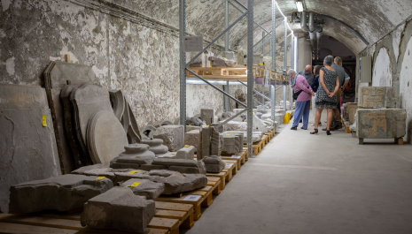 STEINE ERZÄHLEN GESCHICHTE(N)