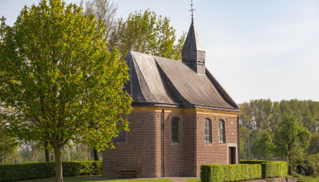 Kapelletjestocht tussen de velden