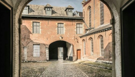 Achter de muren van het Augustinessenklooster van het OLV Hospitaal in Kortrijk