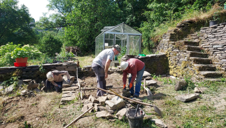 Découverte des terrasses potagères d'Houffalize lors de la fête de la Pierre sèche