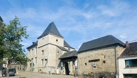 La ferme-château de Treignes