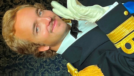 O Rei mostra o Palácio da Ajuda