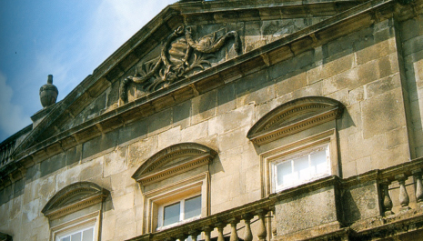 Entre Janelas e Portas: Viagens no Tempo