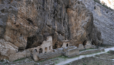 L’abbazia di San Martino in Valle della Fara nelle fonti documentarie e d’archivio