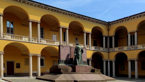 Alla scoperta dell'architettura pavese tra Palazzo Botta e Palazzo Centrale dell'università di Pavia.