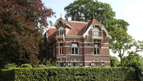Villa De Lindehof/Nieuw Emstermate
