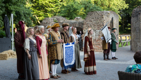 Levende historie: theater bij kasteel Duurstede, caf...