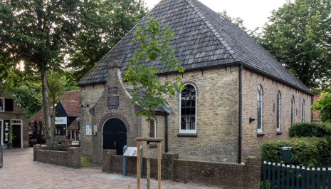 Rondleiding door beschermd dorpsgezicht van Nes