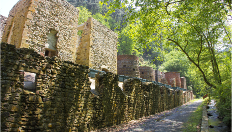 CONJUNTO DE HORNOS DE CALCINACIÓN, MINA DE HIERRO Y CENTRO DE INTERPRETACIÓN