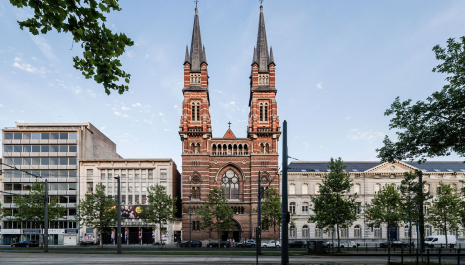 Van Onze-Lieve-Vrouw van Gratiekerk naar theaterfoyer