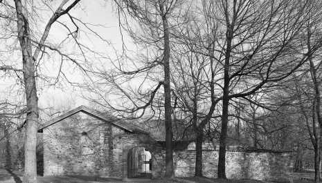 Intrecci di storia: fili, ricami e abiti dal medioevo