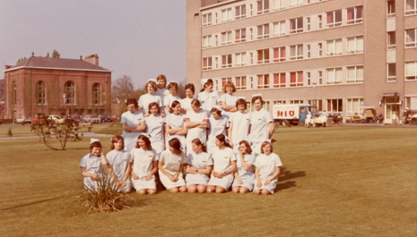 De Zusters van Liefde, vrouwen die bouwen in stijl