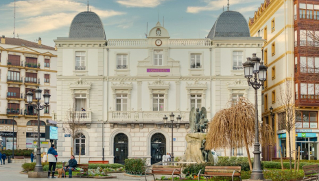 La casa consistorial y la cofradía de pescadores de Santurtzi