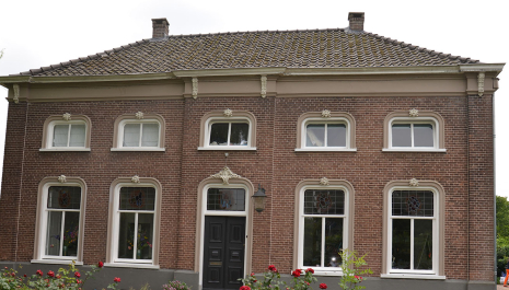 Alphen a/d Maas: T-boerderij