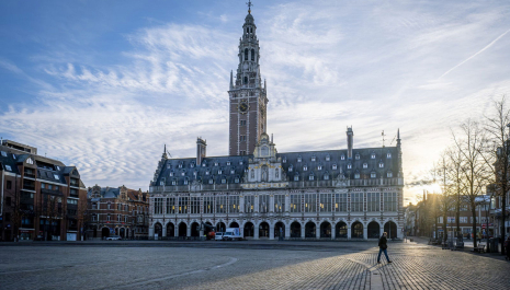 Met een gids op zoek naar de verborgen plekjes in de Universiteitsbibliotheek