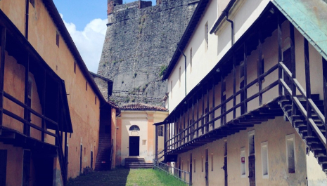 L’arte del costruire: scavare e creare con il marmo