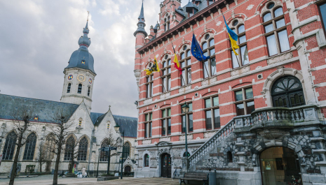 In stijl: geleid bezoek aan de Onze-Lieve-Vrouwekerk en Gemeentehuis