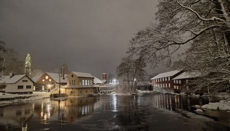 Ahlströmin ruukki virittäytyy juhlaan näyttelyn, tarinoiden ja joulumyyntipäivien myötä